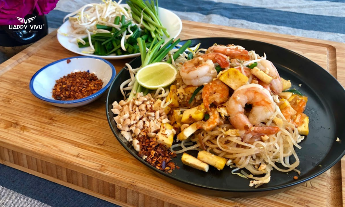 Pad Thai - món mì xào truyền thống tại Thái Lan mà du khách không thể bỏ lỡ