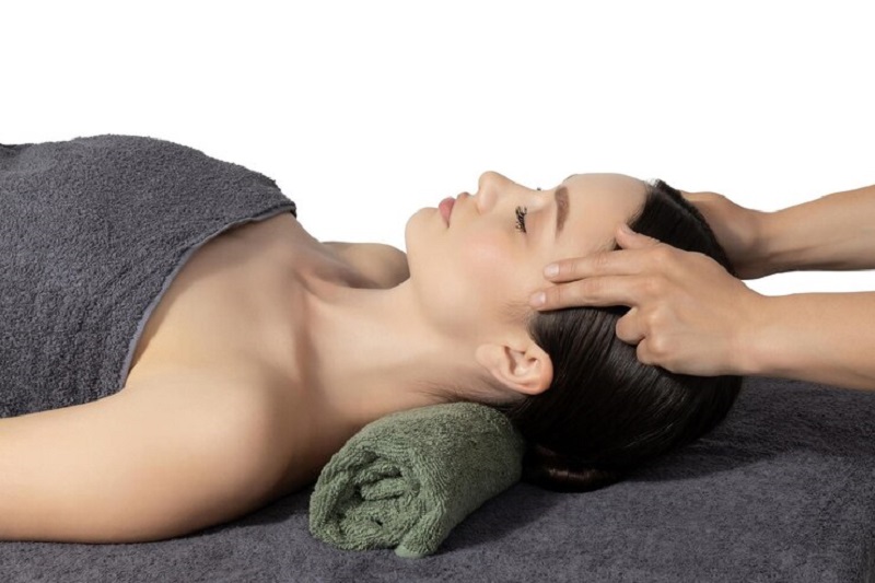 Massage đầu cổ là cách trị thiếu máu não tại nhà tương đối hiệu quả