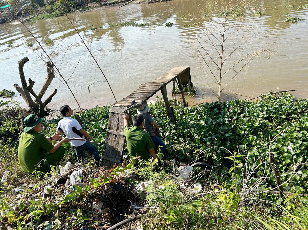 Vụ người đàn ông giao thịt heo bị sát hại, dìm xác dưới đám lục bình: Nguyễn Thị Kiều Phương giấu hung khí ở đâu?- Ảnh 2.