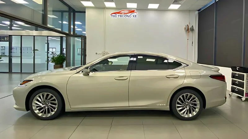 Thân xe Lexus ES