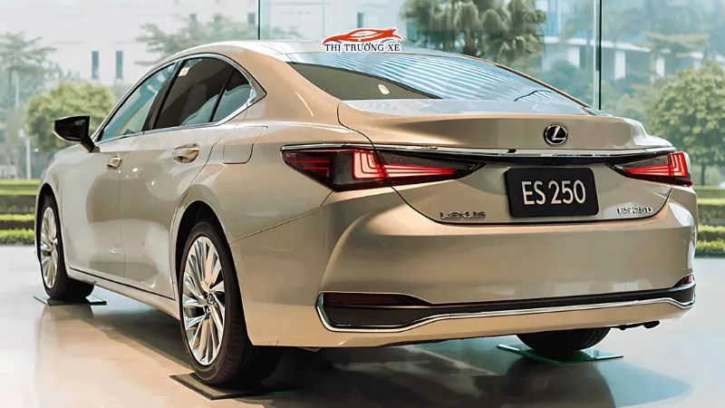 Đuôi xe Lexus ES