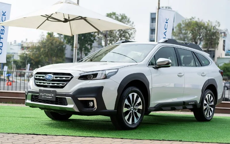 Subaru Outback có kích thước tổng thể chiều dài là 4.817 mm, chiều rộng là 1.840 mm và chiều cao là 1.675 mm