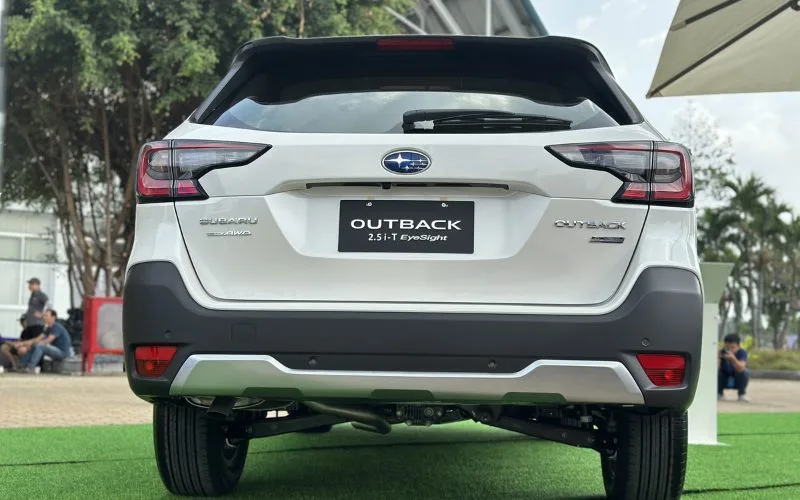 Phần đuôi xe Subaru Outback được thiết kế đơn giản hơn