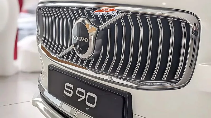 Đầu xe Volvo S90 2025