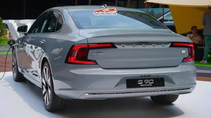 Đuôi xe Volvo S90