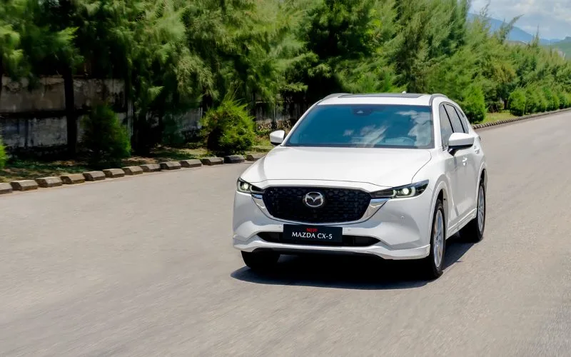 Phiên bản Mazda CX-5 2025 đang bán tại Việt Nam cơ bản vẫn vô cùng sang trọng với ngôn ngữ thiết kế KODO trứ danh