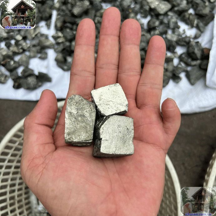 Pyrite có khả năng tạo ra một “lá chắn năng lượng”, giúp xua đuổi tà khí