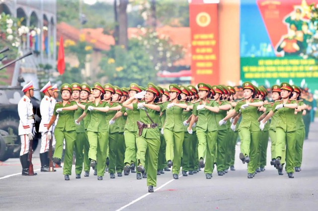 Choáng ngợp màn tổng duyệt ra quân của quân đội, công an TP.HCM: Hàng loạt xe bọc thép, 34 khối vũ trang- Ảnh 10.