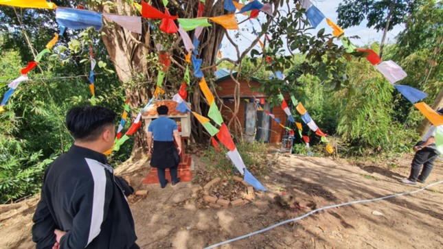 Vụ lừa đảo "tu tập đắc đạo thành tiên": Hàng loạt "pháp khí" bí ẩn được chôn dưới lòng đất, lật tẩy toàn bộ mục đích đen tối phía sau- Ảnh 2.