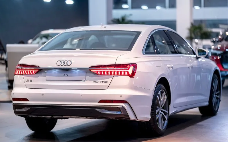 Đèn hậu của Audi A6 sở hữu thiết kế độc đáo, hiện đại