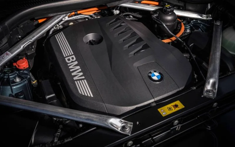 Động cơ vận hành của BMW X6 là động cơ xăng có dung tích 3.0L I6 TwinPower Turbo