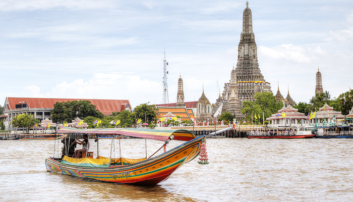 Di chuyển bằng thuyền tại Bangkok