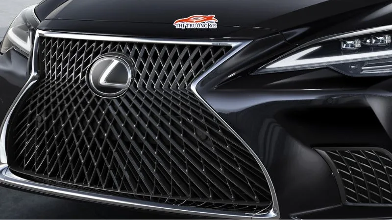 Đầu xe Lexus IS