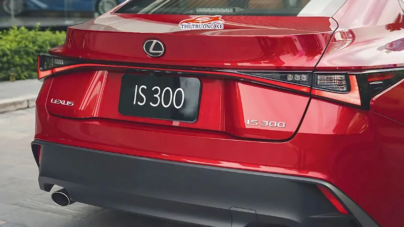 Đuôi xe Lexus IS