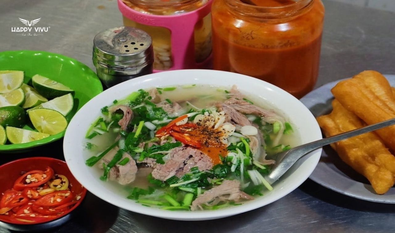 Bún, phở miến Hà Nội, thêm chút miếng chanh và ít quẩy