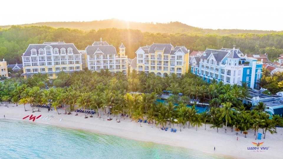 Bãi biển khách sạn JW Marriott Phu Quoc Emerald Bay Resort & Spa