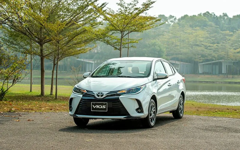 Dữ liệu thống kê từ nhiều nền tảng mua bán xe cũ cho thấy Toyota Vios tiếp tục là cái tên được khách hàng tìm kiếm nhiều nhất trong năm 2024