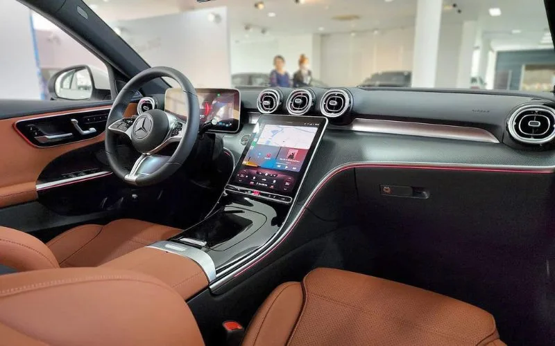 Không gian nội thất của Mercedes-Benz C 200 Avantgarde phiên bản 2025 là một biểu hiện mới của sự sang trọng